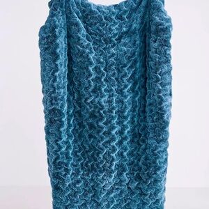 (NWT) Anthropologie Luxe Faux-Fur Throw Blanket – Blue